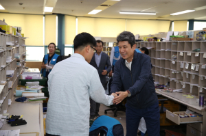 이강덕 포항시장, 추석 맞아 바쁜 포항우체국 위문