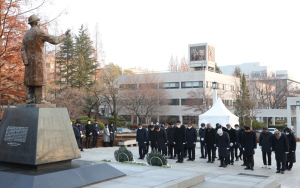 박태준 회장 11주기 추모, 이강덕 포항시장 “청암 정신 이어 포항 미래 열 것”