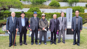 최정우 회장 자진사퇴가 책임경영과 혁신이다…포스코 원로들, 특별성명발표