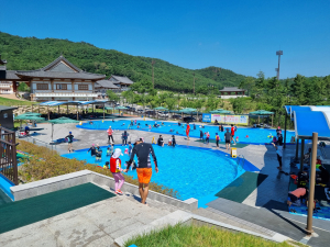 경주 화랑마을 야외 수영장…오는 10일 개장