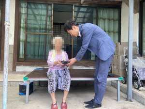 영덕군, 익명 기부자가 후원한 보청기 난청 주민에 전달