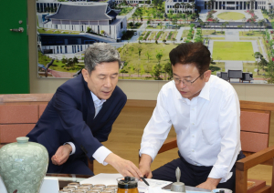 이강덕 시장, '미래 신성장 산업 육성 위한 도 차원 지원' 요청