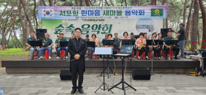'내 나이가 어때서?!' 색소폰 연주가 필요하다면 언제든 불러주세요!