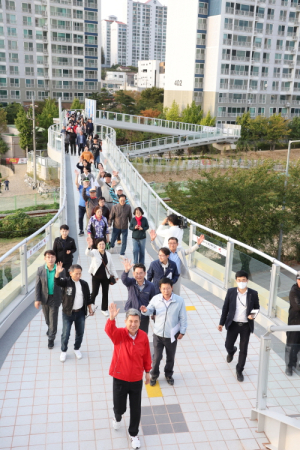 포항시, 지난 10일 '포항 철길숲 상생숲길 인도교' 준공