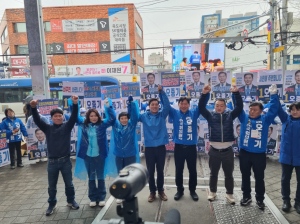 경북 민주당, 선거운동 개시 첫날 출정식 갖고 본격 선거운동 돌입