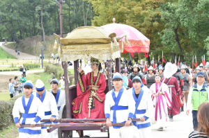 '선덕여왕 납시오'…경주서 10월까지 매주 토‧일 행차 재현