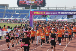 포항 절경 해변을 달리는 ‘통일기원 포항해변마라톤대회’ 성료