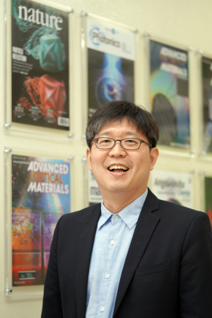 POSTECH 노준석 교수팀, 프린팅 가능 고효율 발광 제어 메타표면 제작