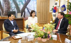 놀란 바크하우스 주부산 미(美) 영사, 경주 방문