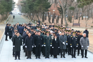 주낙영 경주시장, 신년 참배·시무식으로 2025년 공식 업무 시작