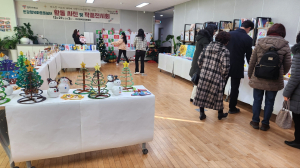 경주시 안강행복마을돌봄터, 활동사진·작품 전시회 가져