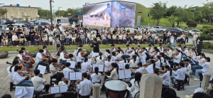 경주시 청소년오케스트라, 신라대종 앞서 봄 버스킹 공연 성황