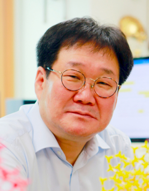 POSTECH 홍석봉 교수, 제올라이트 분야 최고 영예 'IZA Award' 수상
