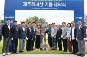 포항 구룡포에 제주해녀상 제막·동백나무 식수 … 해양문화 교류 강화