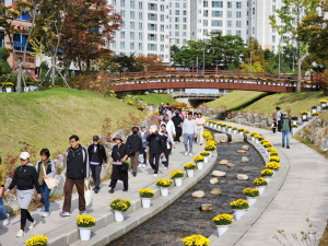 가을 정취 속…‘2025 예천군 가족사랑한마음 걷기대회’ 성료
