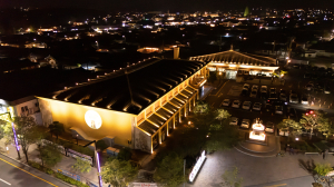 서라벌문화회관 외벽 밝힌 야간조명…‘밤이 아름다운 경주’완성