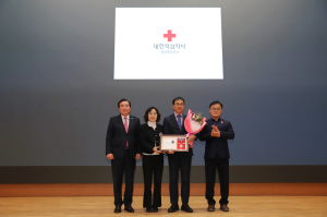 스틸싸이클, 적십자 최고명예장 수상